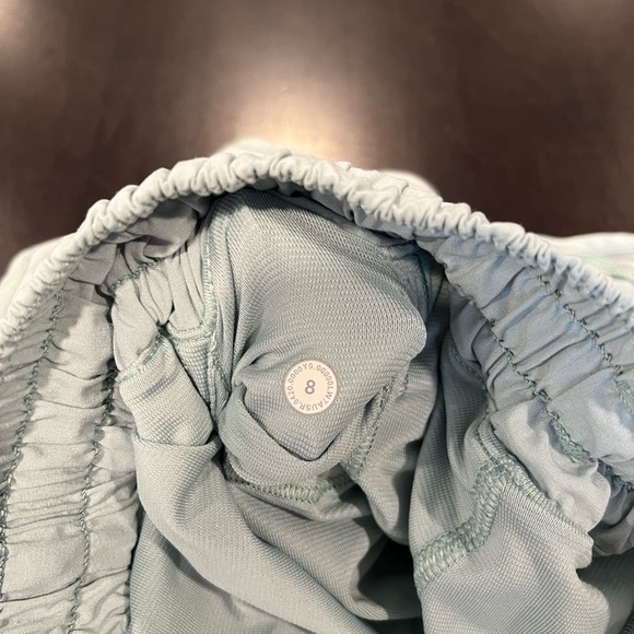 Lululemon Hotty Hot Low-Rise Lined Short 2.5", Color: Hazy Jade, Size: 8 - Picture 2 of 3